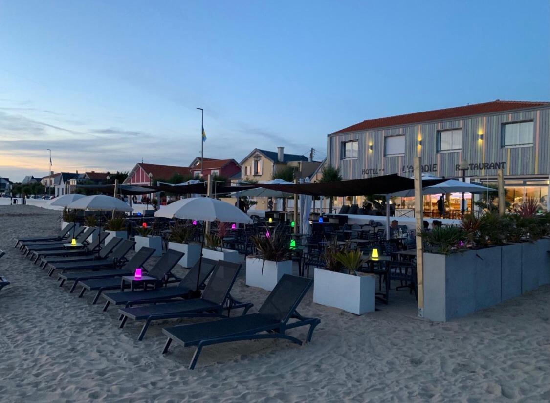 Acadie Saint Victor - Hotel Restaurant - Face Mer - Chatelaillon Plage Εξωτερικό φωτογραφία