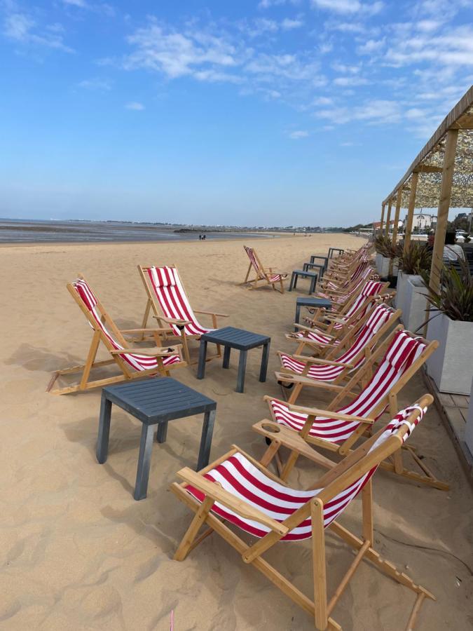 Acadie Saint Victor - Hotel Restaurant - Face Mer - Chatelaillon Plage Εξωτερικό φωτογραφία