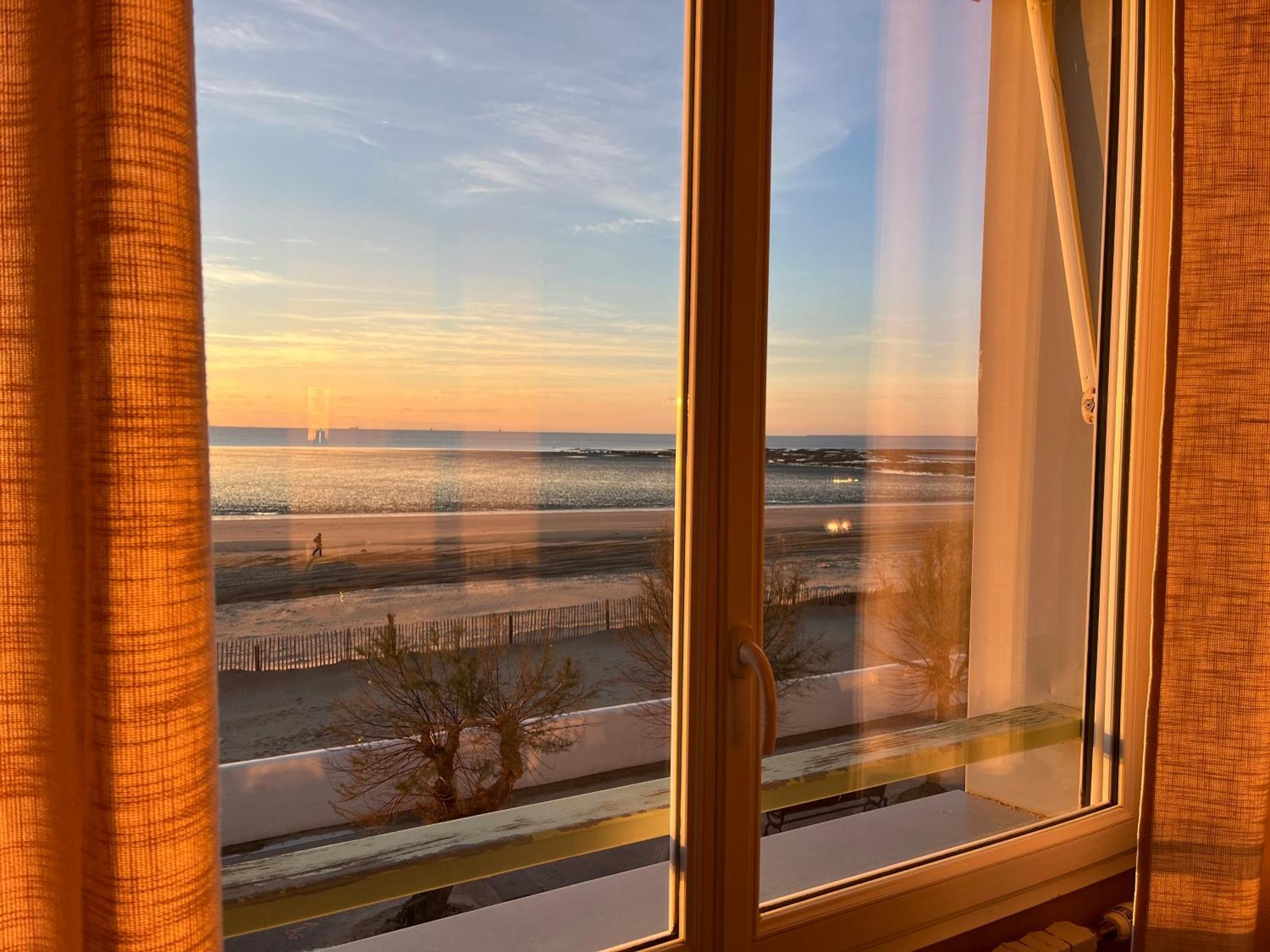 Acadie Saint Victor - Hotel Restaurant - Face Mer - Chatelaillon Plage Εξωτερικό φωτογραφία
