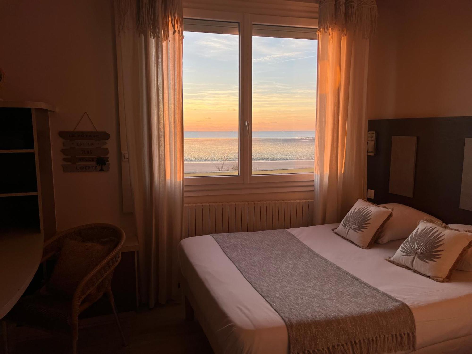 Acadie Saint Victor - Hotel Restaurant - Face Mer - Chatelaillon Plage Εξωτερικό φωτογραφία