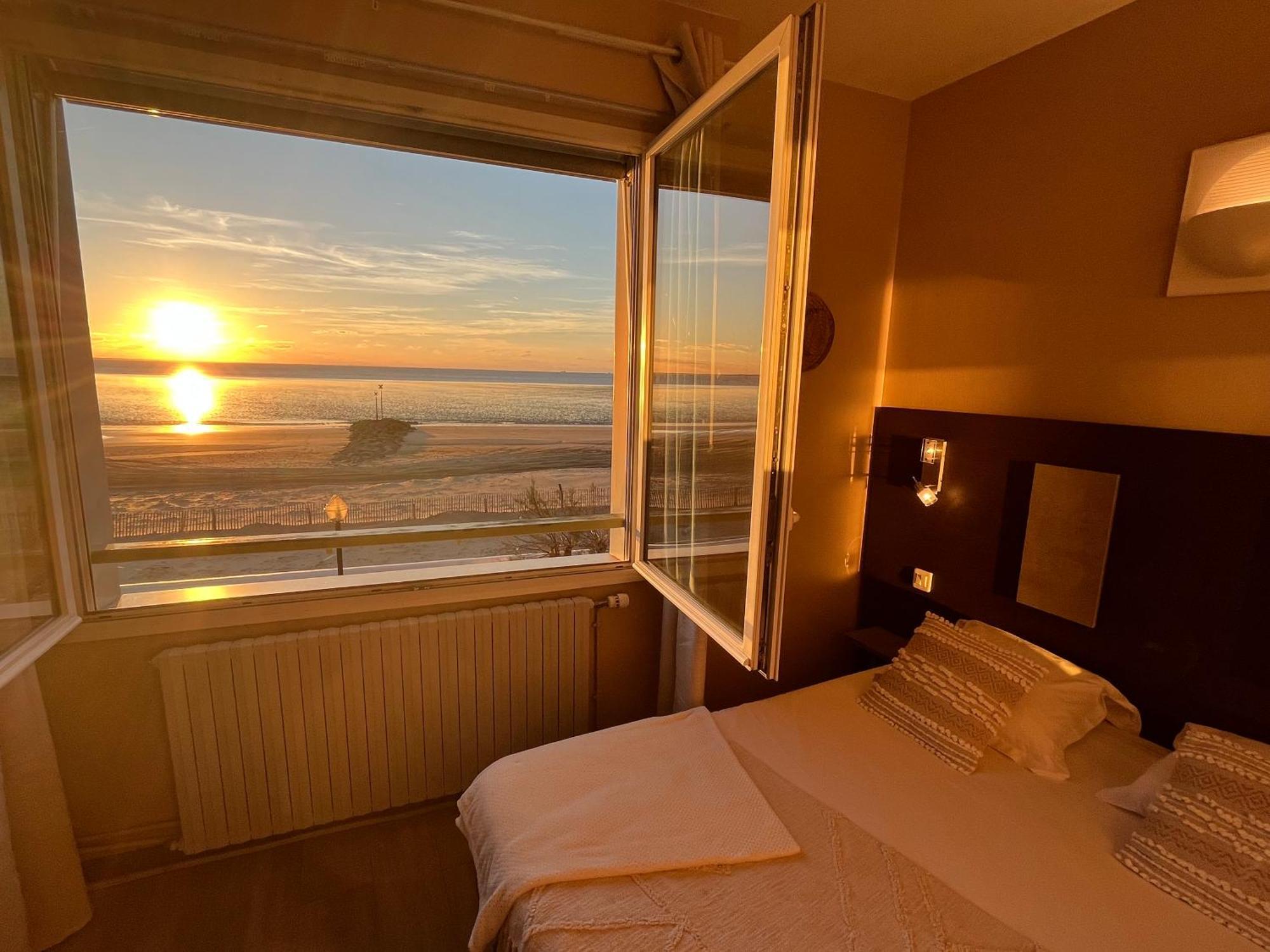 Acadie Saint Victor - Hotel Restaurant - Face Mer - Chatelaillon Plage Εξωτερικό φωτογραφία