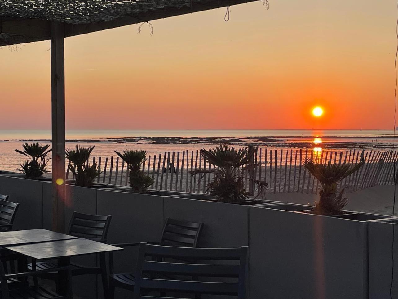 Acadie Saint Victor - Hotel Restaurant - Face Mer - Chatelaillon Plage Εξωτερικό φωτογραφία