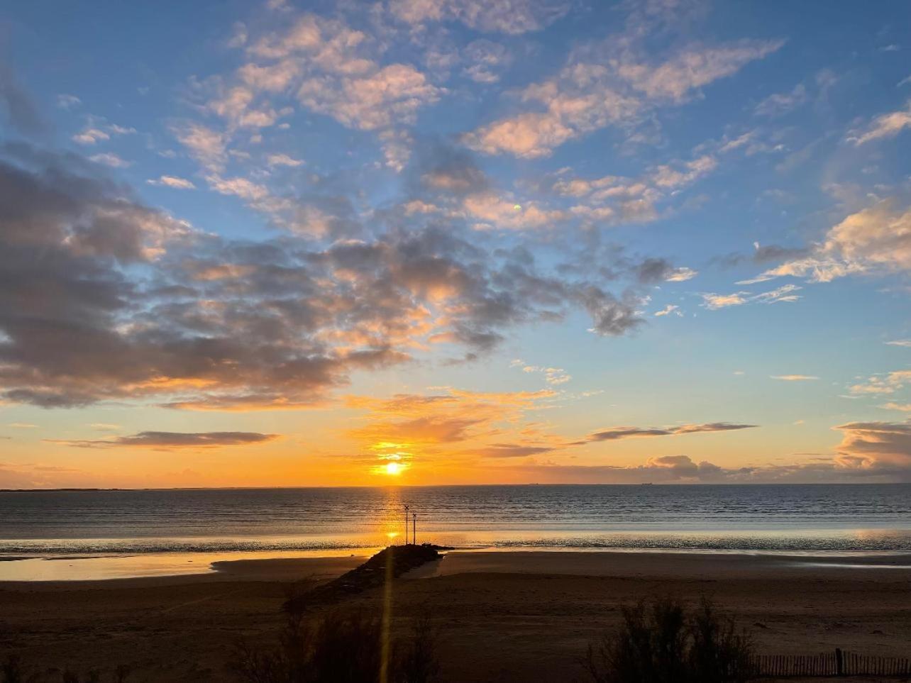 Acadie Saint Victor - Hotel Restaurant - Face Mer - Chatelaillon Plage Εξωτερικό φωτογραφία